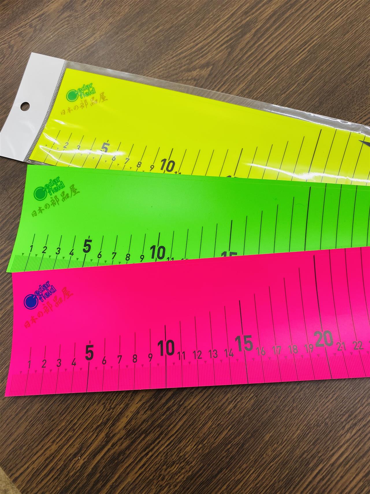 耐光、耐水、防塵、防指紋、マット下地、最高の素材をシールを製作いたします。